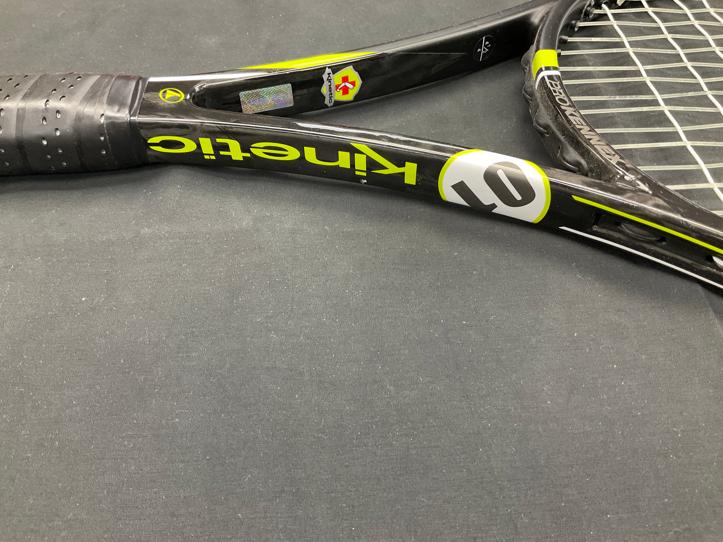 Pro Kennex Kinetic Q+ Tour Pro - 4 1/2 Grip Size