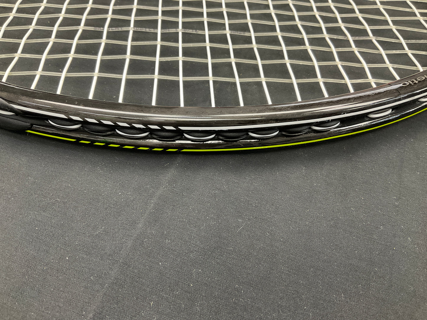 Pro Kennex Kinetic Q+ Tour Pro - 4 1/2 Grip Size