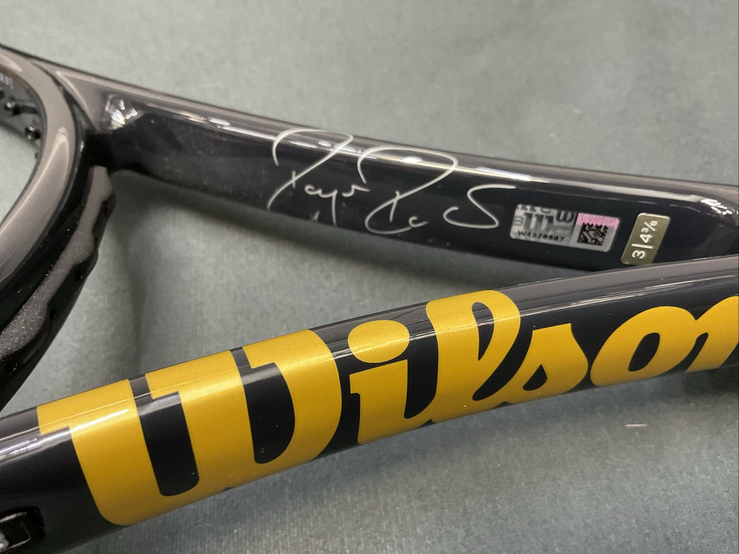 Wilson Pro Staff RF97 Autograph V12 , Black / Gold, 4-3/8, NEW