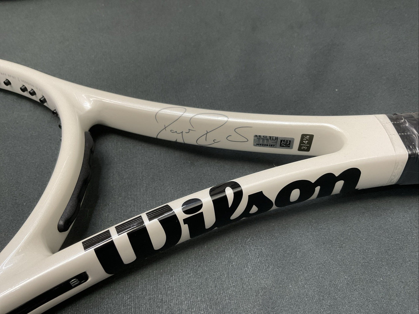 Wilson Pro Staff RF97 Autograph V12, White / Black, 4-3/8, NEW