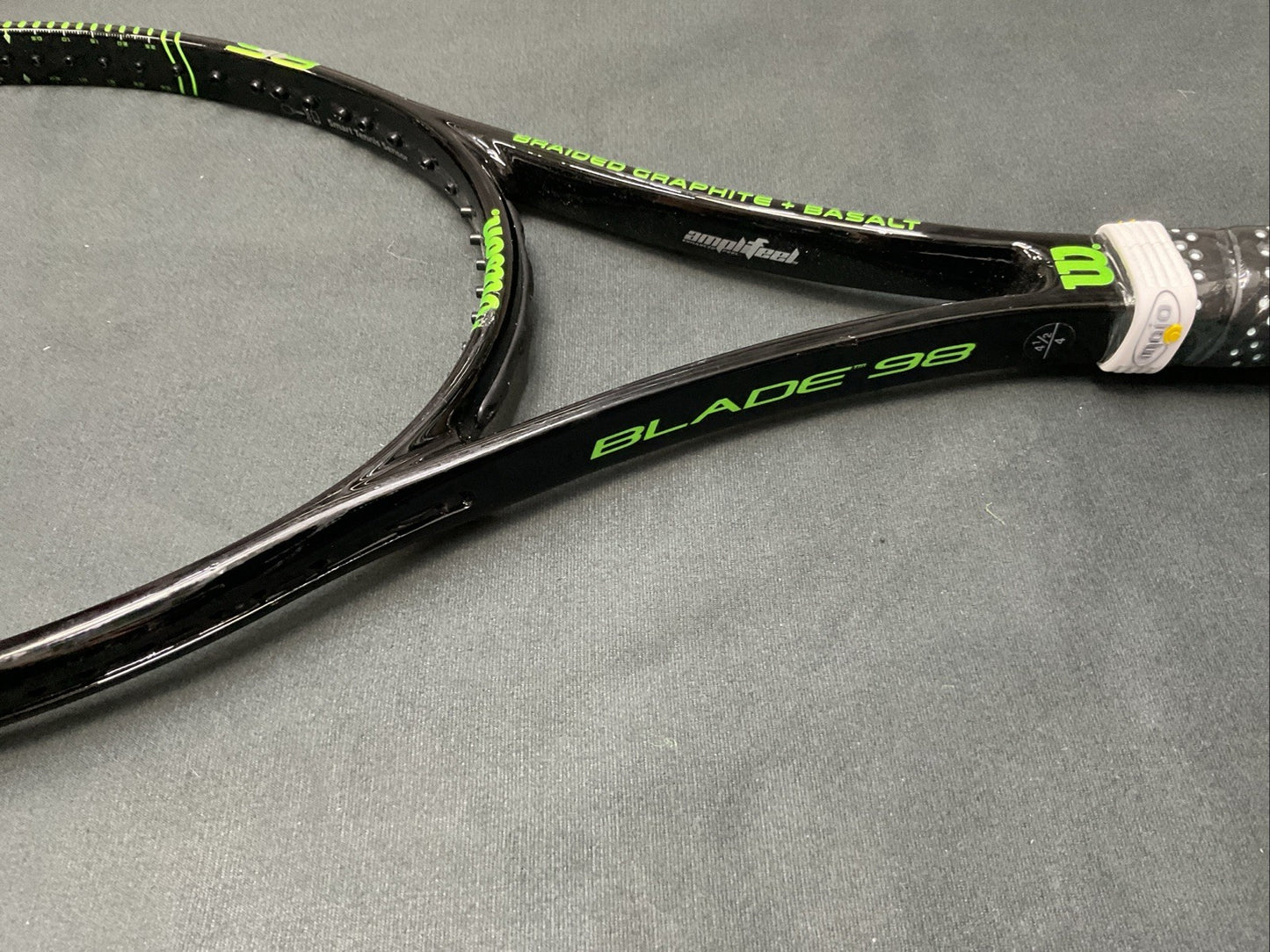 Wilson Blade V6 98 18/20 - Pro Stock Racket - Grip Size 4 1/2