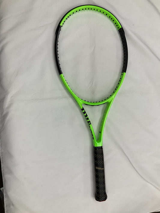 Wilson K-Blade 98  Pro Stock  - Grip Size 4 3/8