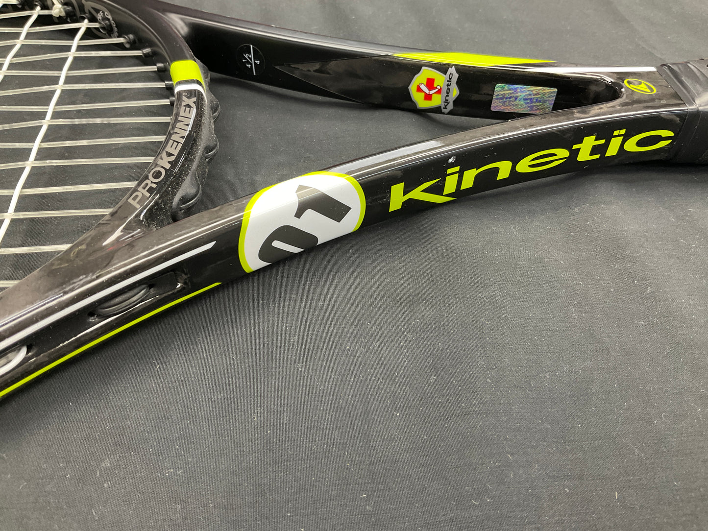 Pro Kennex Kinetic Q+ Tour Pro - 4 1/2 Grip Size