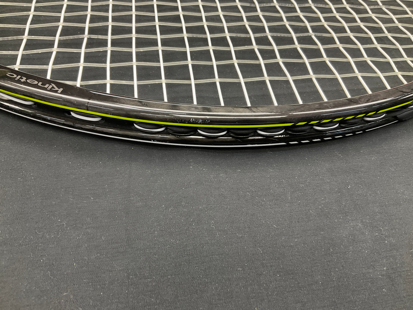 Pro Kennex Kinetic Q+ Tour Pro - 4 1/2 Grip Size