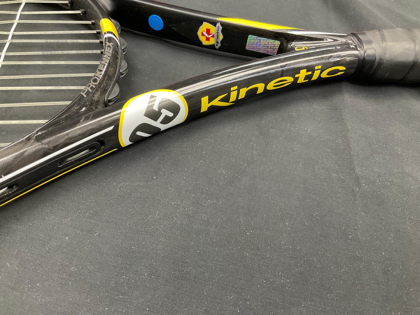 Pro Kennex Kinetic Q+5X Pro - 4 3/8 Grip Size