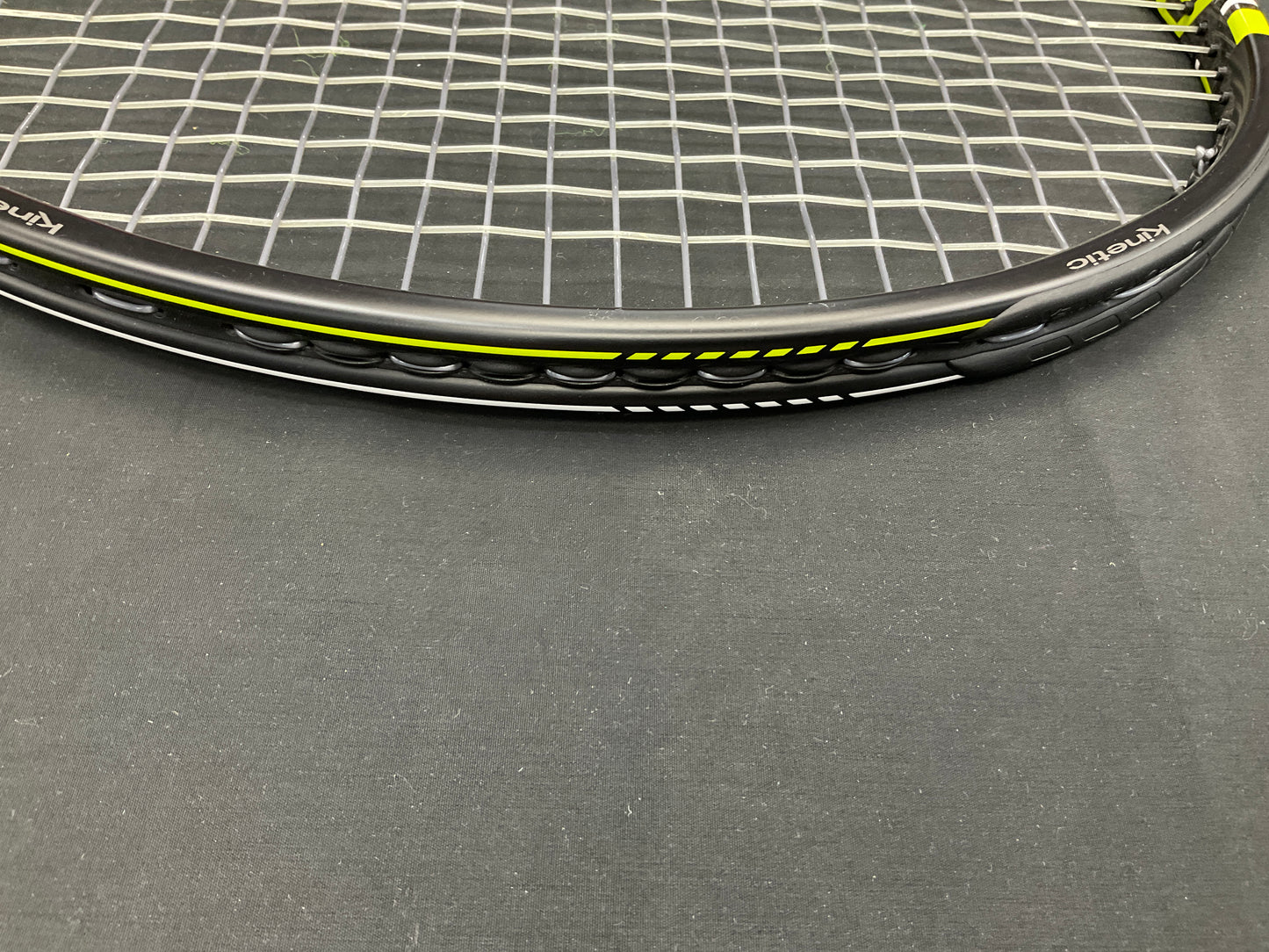 Pro Kennex Kinetic Q+ Tour Pro - 4 3/8 Grip Size