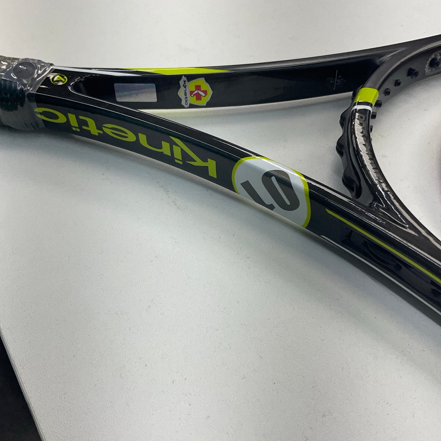Pro Kennex Ki Q+ Tour Pro 325 18x20 Grip Size 4 1/4