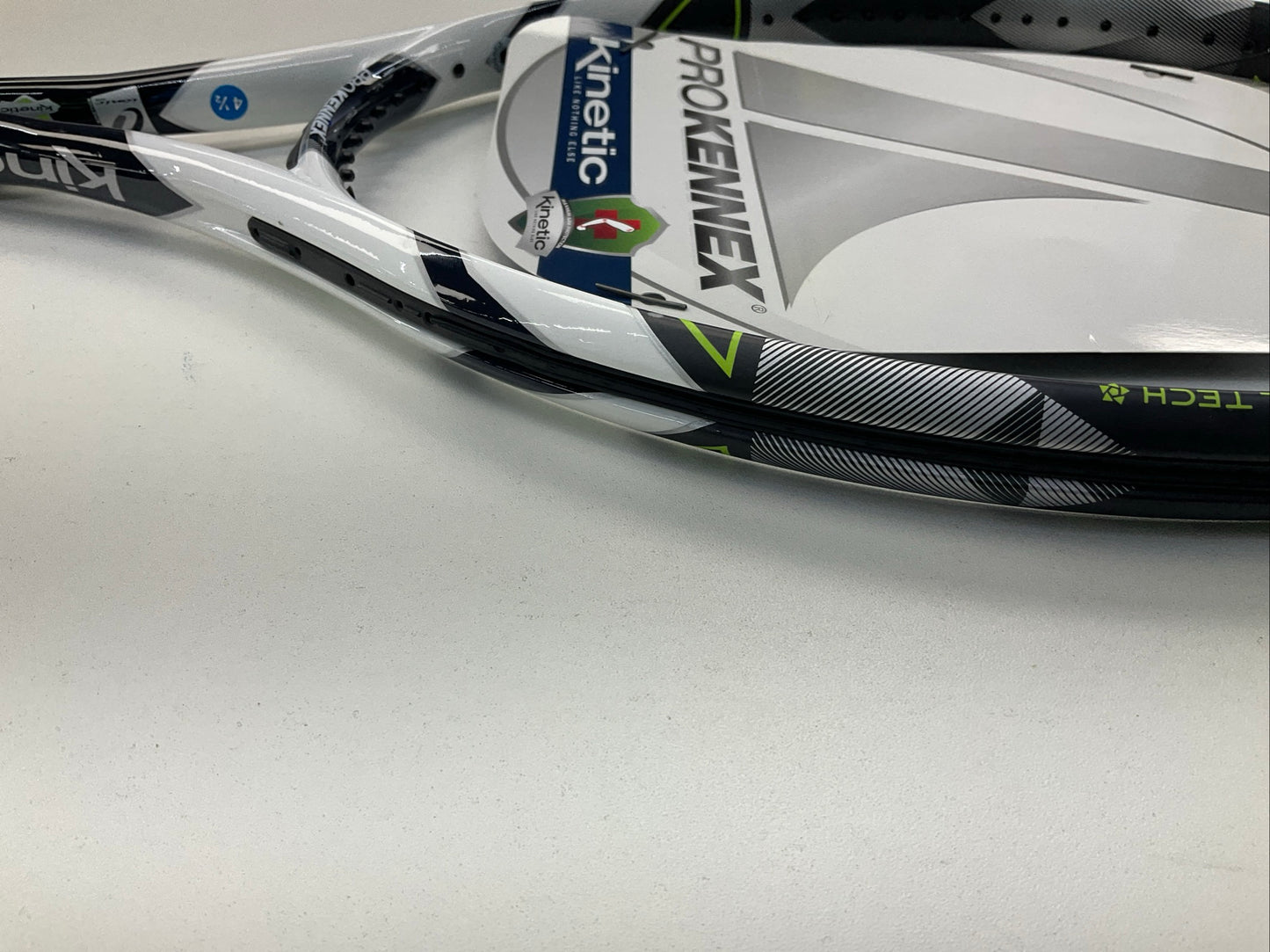 Pro Kennex Ki 10 305 Grip Size 4