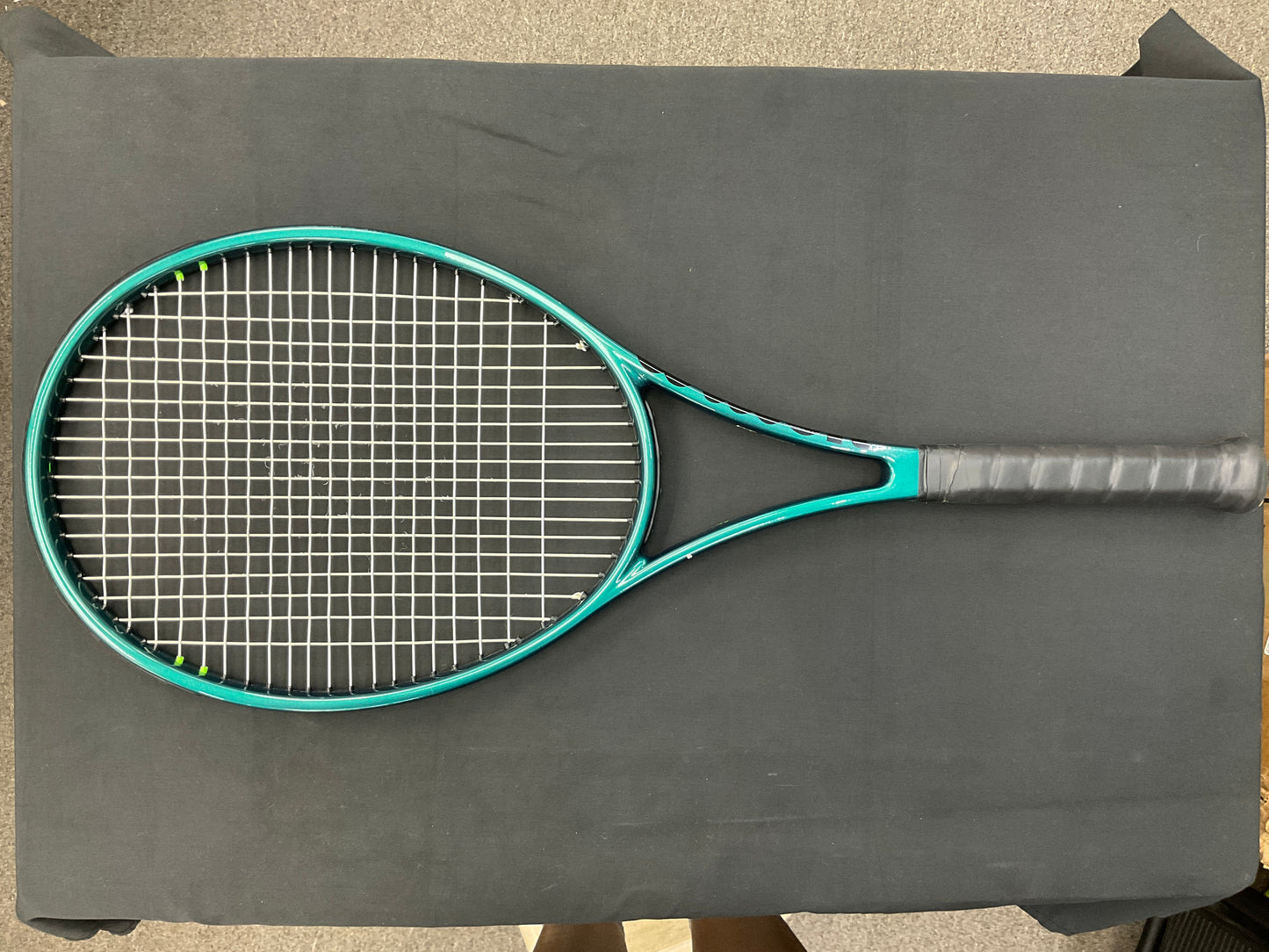 Wilson Blade 98 Pro v.9 (18x20) Used Tennis Racquet - #12043140