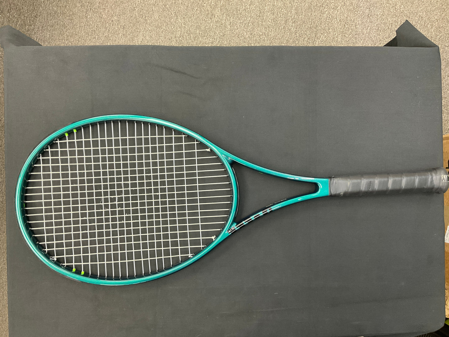Wilson Blade 98 Pro v.9 (18x20) Used Tennis Racquet - #12043140