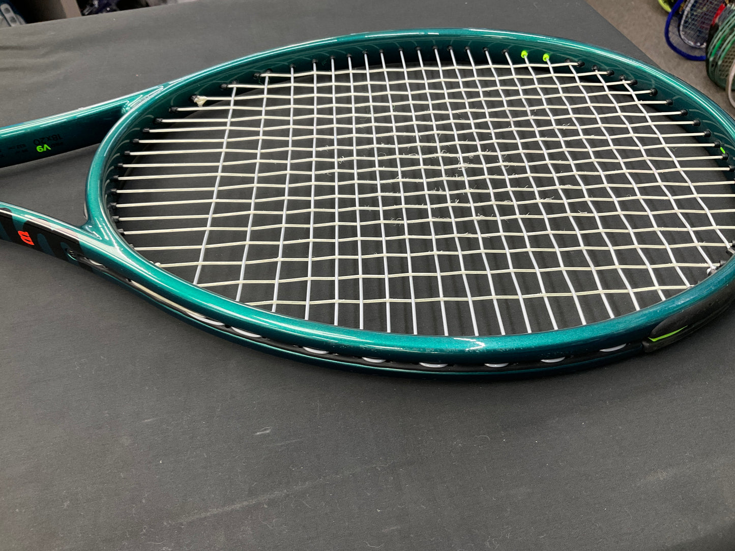 Wilson Blade 98 Pro v.9 (18x20) Used Tennis Racquet - #12043140