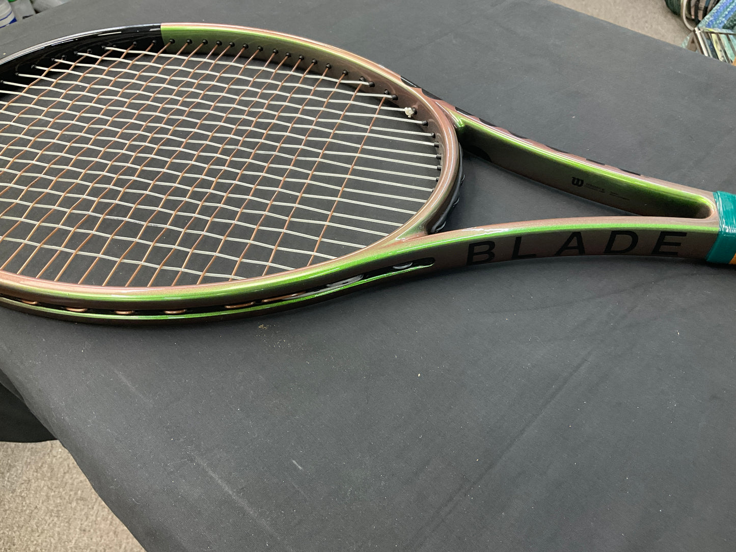 Wilson Blade 98 Pro v.8 (18x20) Used Tennis Racquet - #W4485997